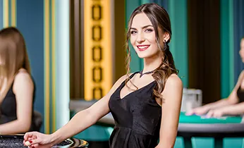 Người chơi phân tích chiến lược tại bàn casino 383sports